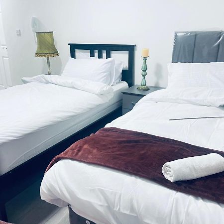 1 Bed Apartment With 2 Beds 1 Double Plus 1 Single 伯明翰 外观 照片