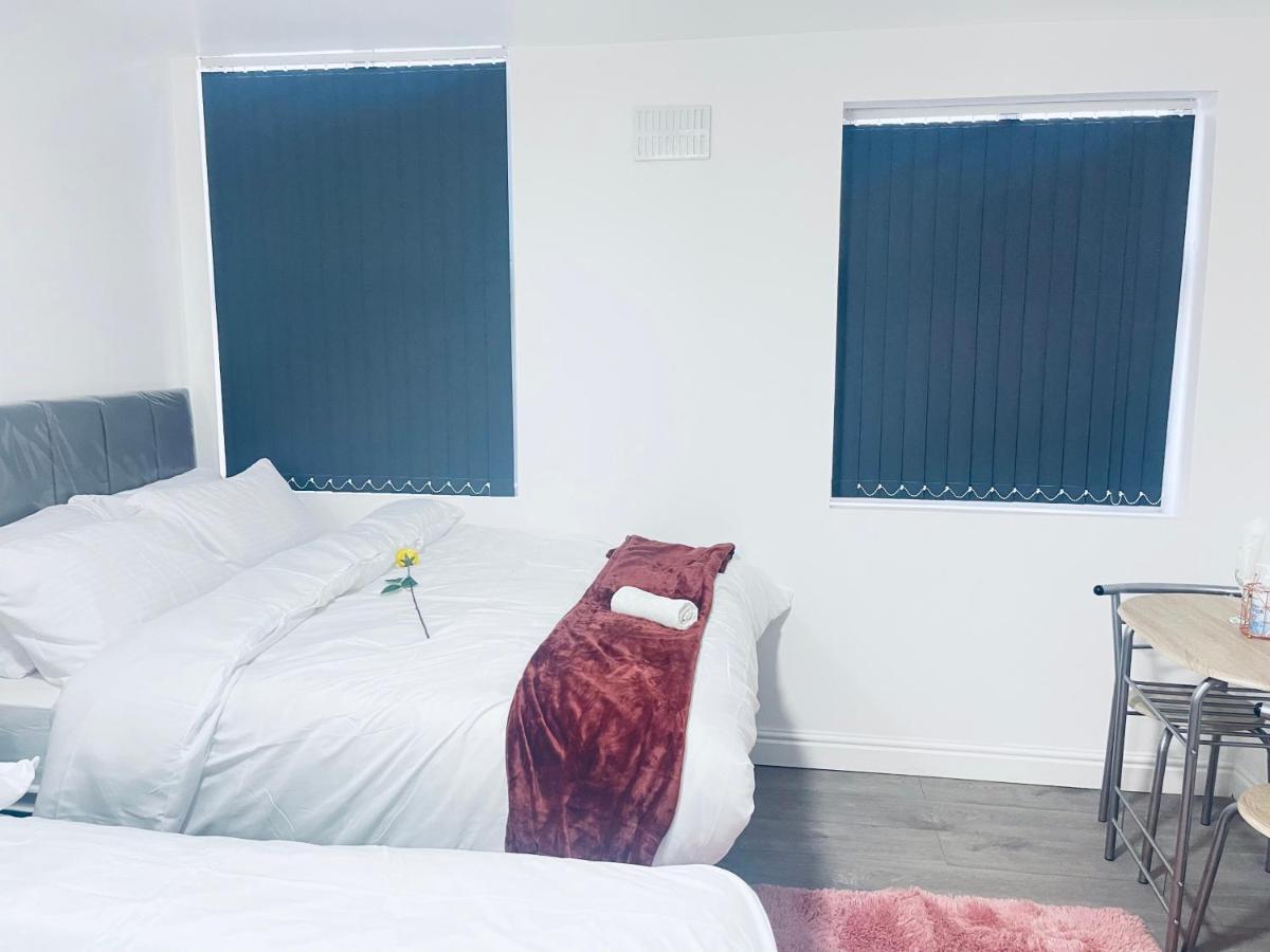1 Bed Apartment With 2 Beds 1 Double Plus 1 Single 伯明翰 外观 照片