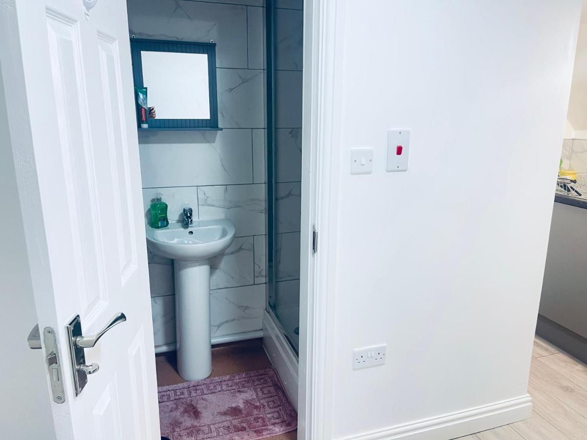 1 Bed Apartment With 2 Beds 1 Double Plus 1 Single 伯明翰 外观 照片
