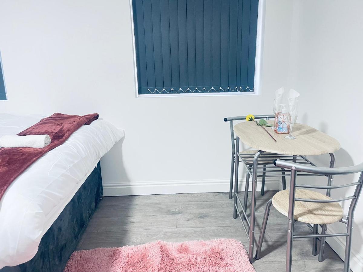 1 Bed Apartment With 2 Beds 1 Double Plus 1 Single 伯明翰 外观 照片