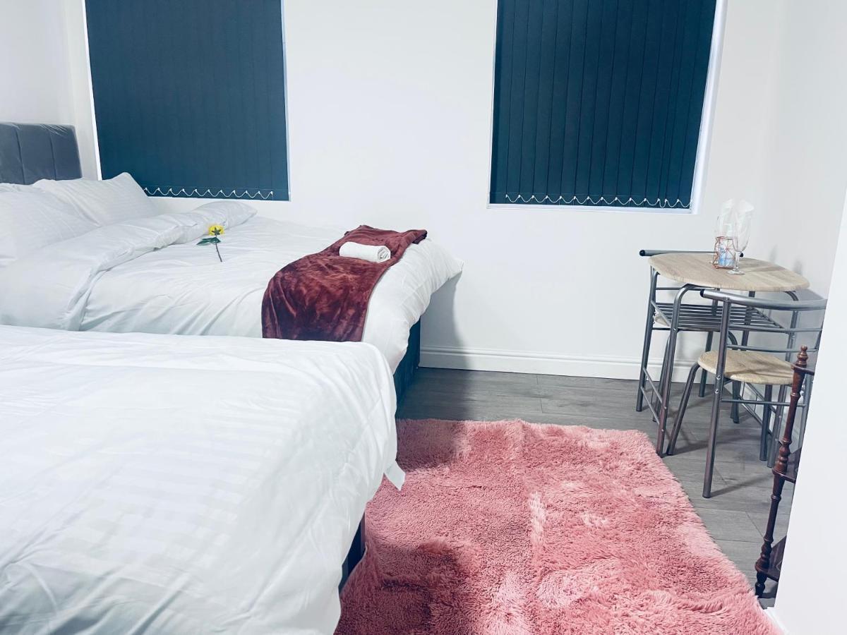 1 Bed Apartment With 2 Beds 1 Double Plus 1 Single 伯明翰 外观 照片