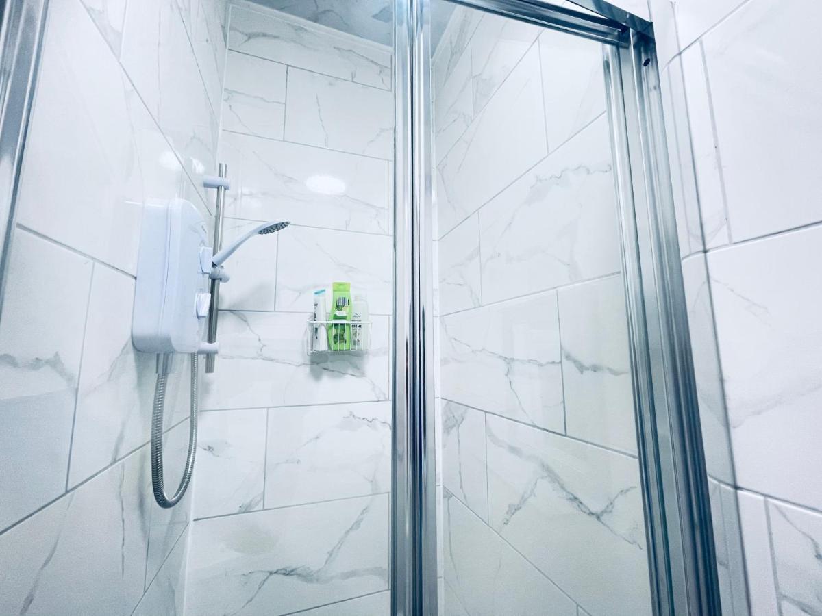 1 Bed Apartment With 2 Beds 1 Double Plus 1 Single 伯明翰 外观 照片