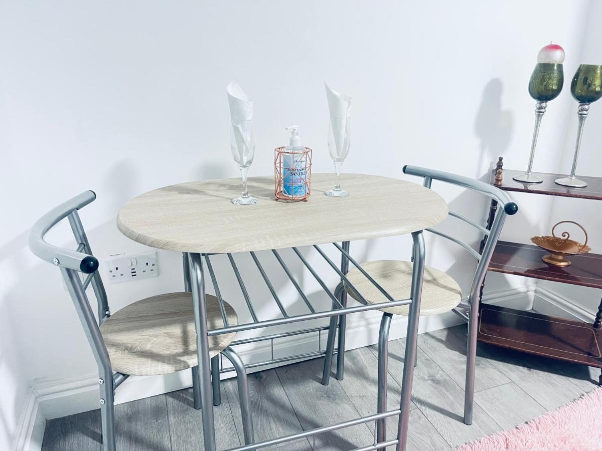 1 Bed Apartment With 2 Beds 1 Double Plus 1 Single 伯明翰 外观 照片