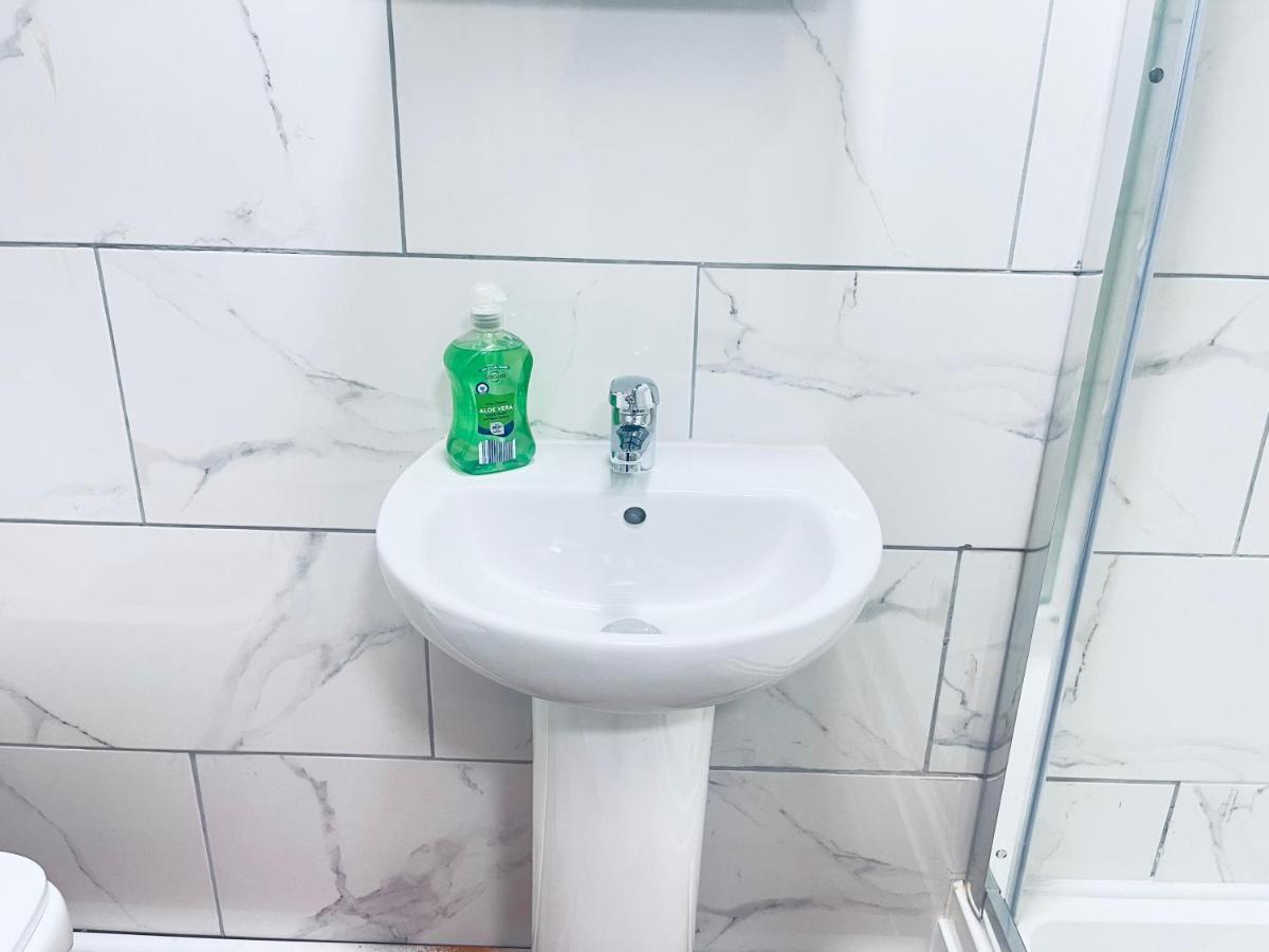 1 Bed Apartment With 2 Beds 1 Double Plus 1 Single 伯明翰 外观 照片