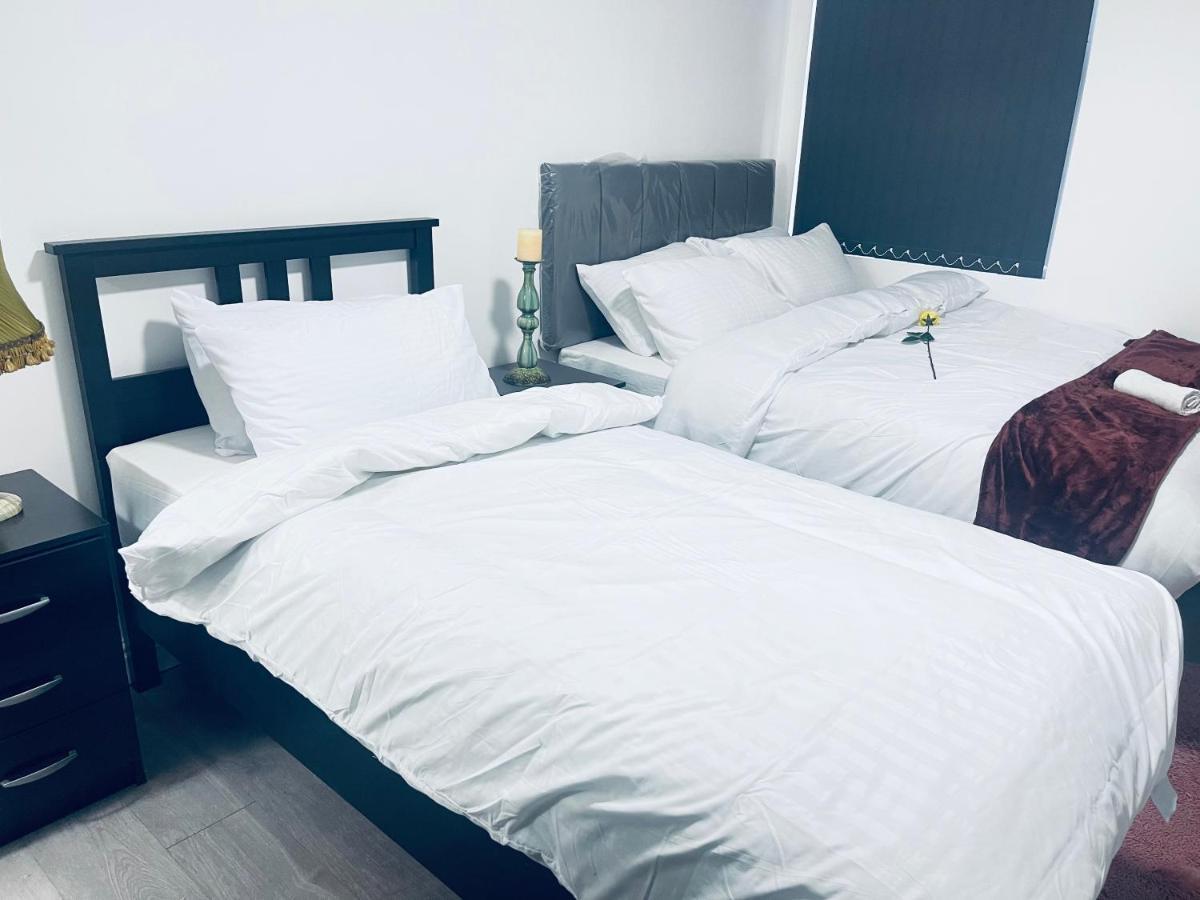 1 Bed Apartment With 2 Beds 1 Double Plus 1 Single 伯明翰 外观 照片