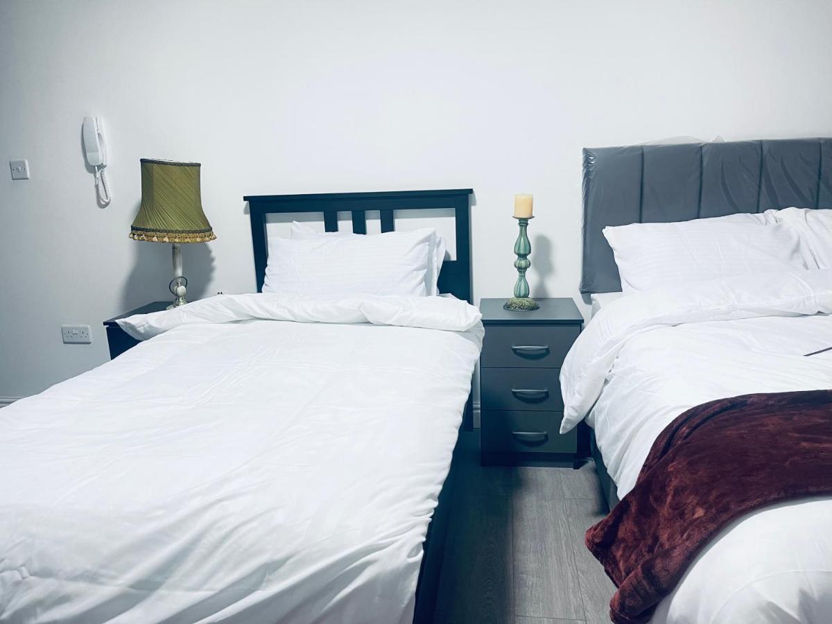 1 Bed Apartment With 2 Beds 1 Double Plus 1 Single 伯明翰 外观 照片