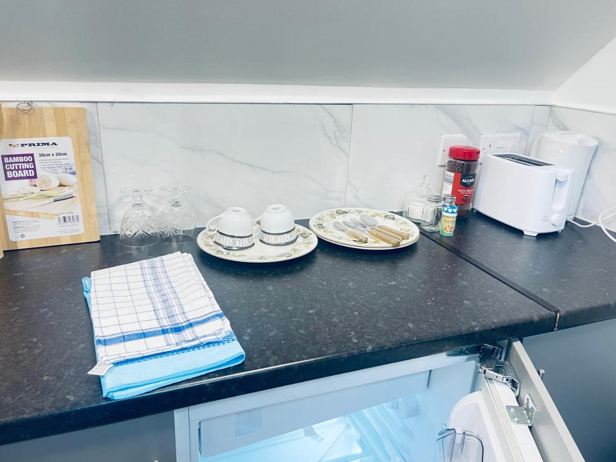 1 Bed Apartment With 2 Beds 1 Double Plus 1 Single 伯明翰 外观 照片